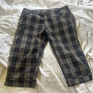Zoic capri pants. Grey/black plaid. Size M